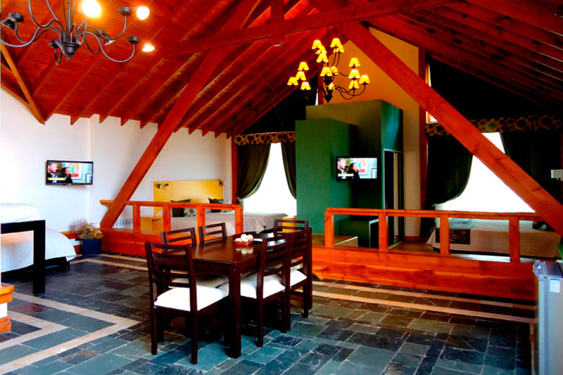 Pátagon Loft con techo de madera a dos aguas y comedor